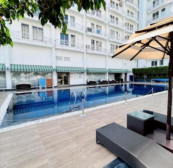 هتل Country Inn & Suites By Migrolino