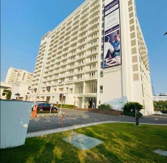 هتل Country Inn & Suites By Migrolino