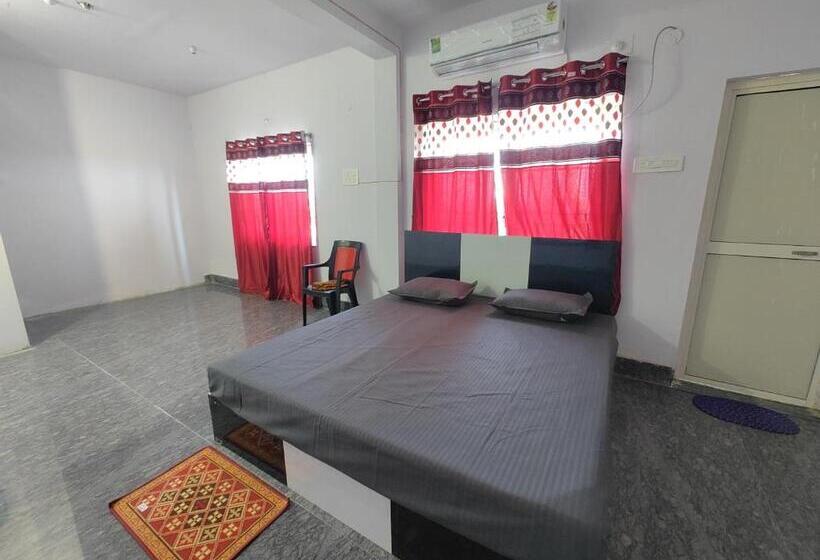 בית מלון כפרי Oyo Silk City Palace