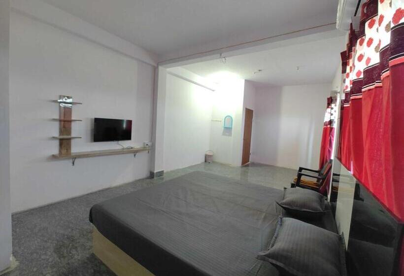 בית מלון כפרי Oyo Silk City Palace