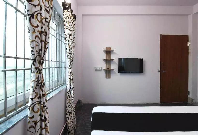 ホテル Oyo Silk City Palace