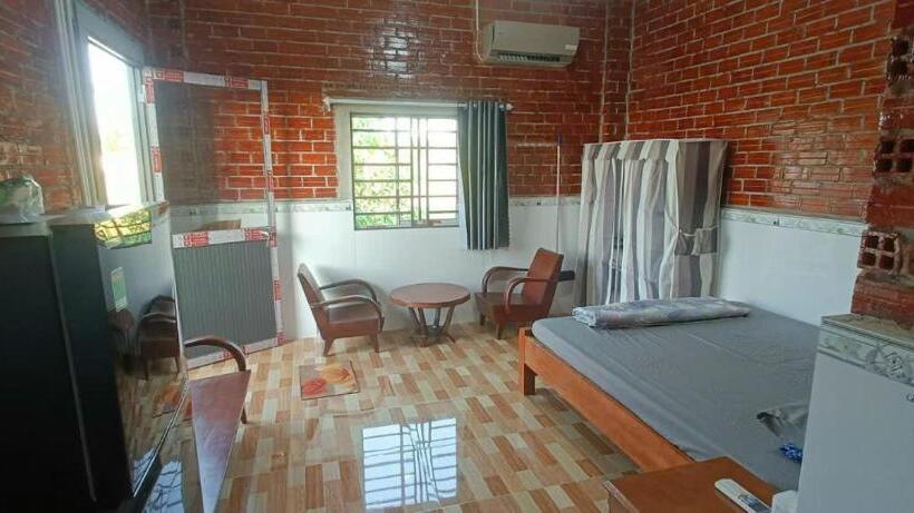 هتل The Farmer Home