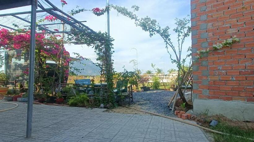 هتل The Farmer Home