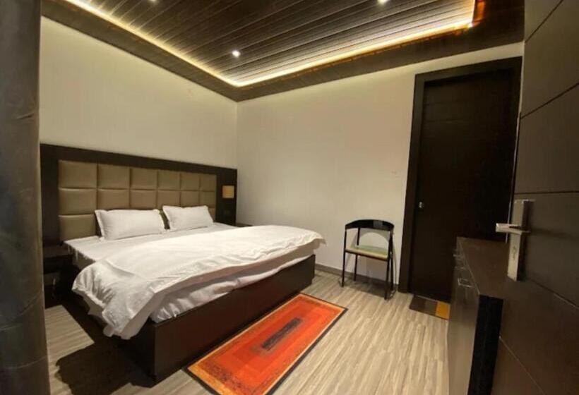 Hotell Woods Kaichi Dham
