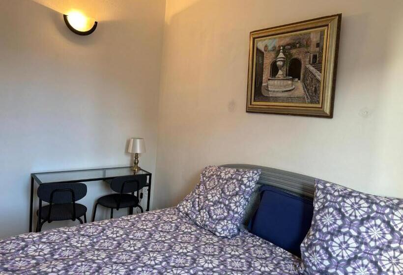 פנסיון Brinette Room