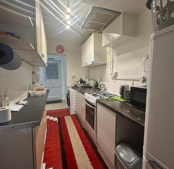 Majatalo Cosy Smart/small Double Room In Keedonwood Road Bromley