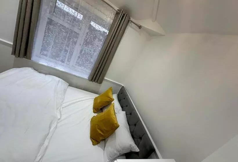 ペンション Cosy Smart/small Double Room In Keedonwood Road Bromley