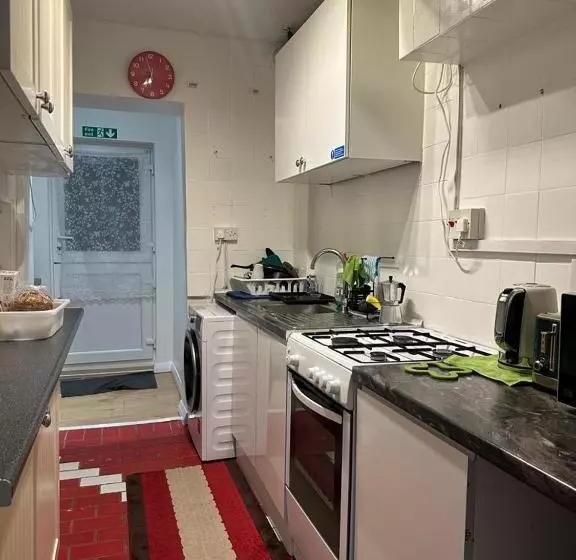 ペンション Cosy Smart/small Double Room In Keedonwood Road Bromley