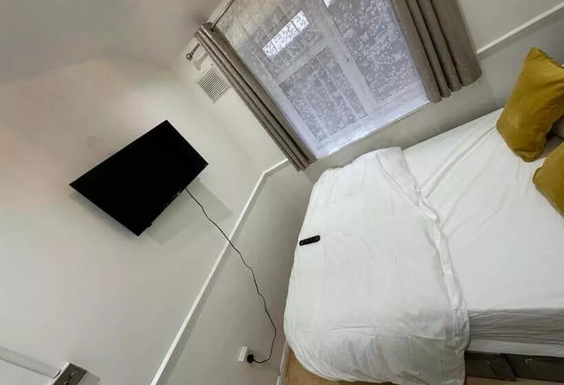 ペンション Cosy Smart/small Double Room In Keedonwood Road Bromley