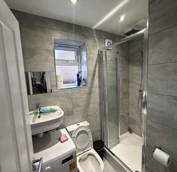 Majatalo Cosy Smart/small Double Room In Keedonwood Road Bromley