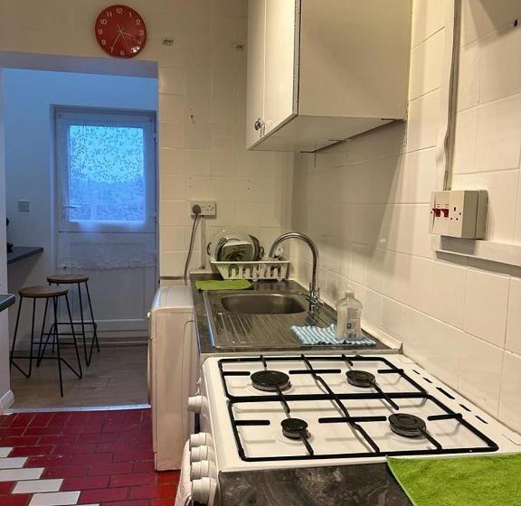 Majatalo Cosy Smart/small Double Room In Keedonwood Road Bromley