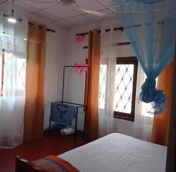 ペンション Weligama Elite Guest   Home Stay