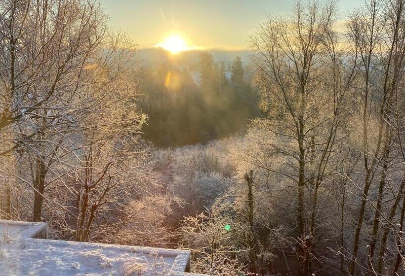 تختخواب و صبحانه Chambres Perchees