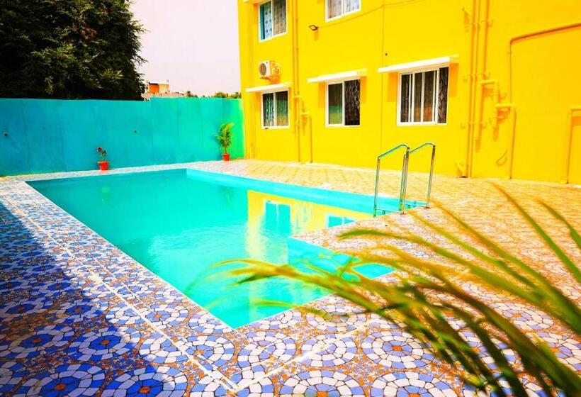 호텔 Auro Galaxy Pondy With Swimming Pool