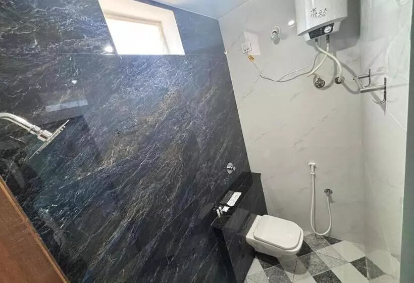 Hotelli Auro Galaxy Pondy With Swimming Pool