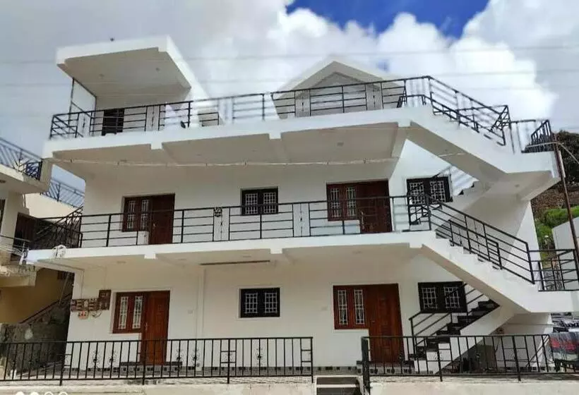 ホテル Happy Springs Home  2 Bhk Yogi Cottage