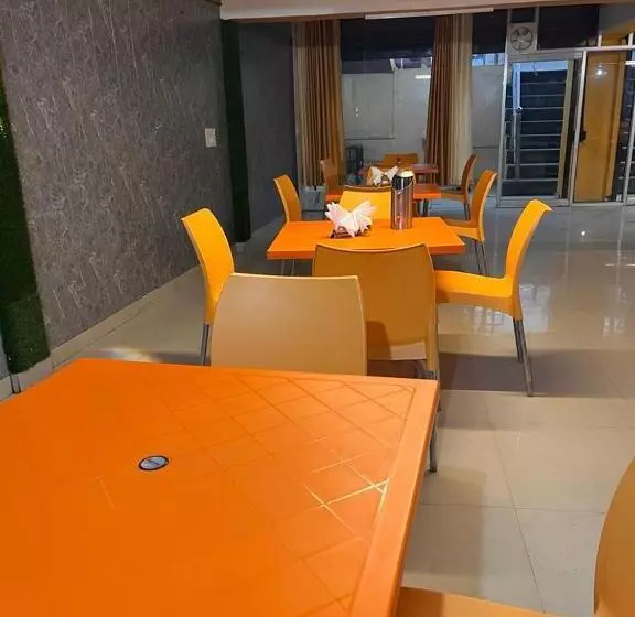 Hotelli New Raghukul Lodge