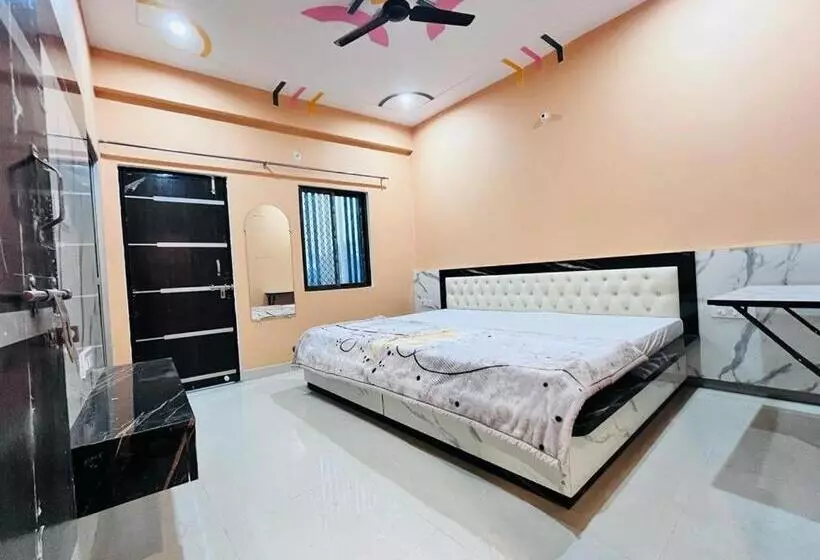 Hotelli New Raghukul Lodge