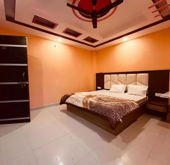 Hotelli New Raghukul Lodge