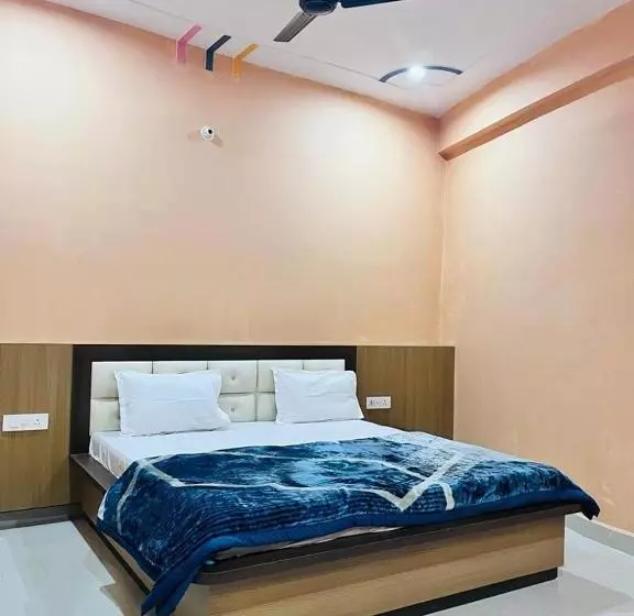Hotelli New Raghukul Lodge