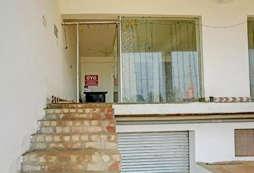 ホテル Oyo Alpha Guest House & Restaurant