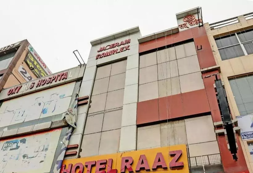 ホテル Oyo Raaz