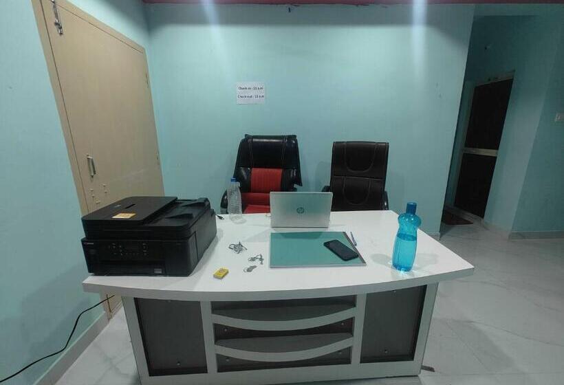 Отель Oyo Raj Residency