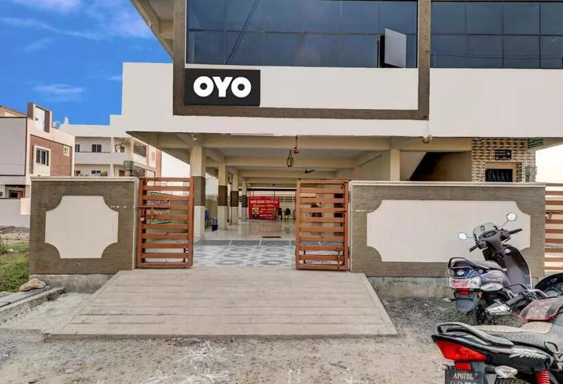 ホテル Oyo Vnr Convention
