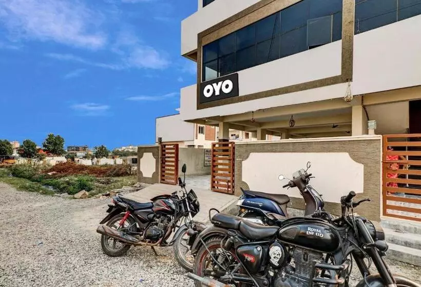 ホテル Oyo Vnr Convention