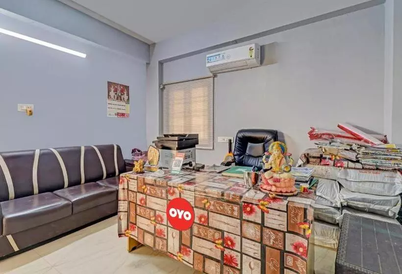 ホテル Oyo Vnr Convention