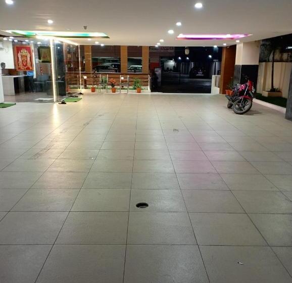 فندق Sri Capital Residency