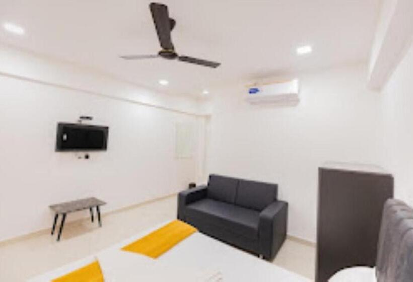 Lennox Hotel , Surat