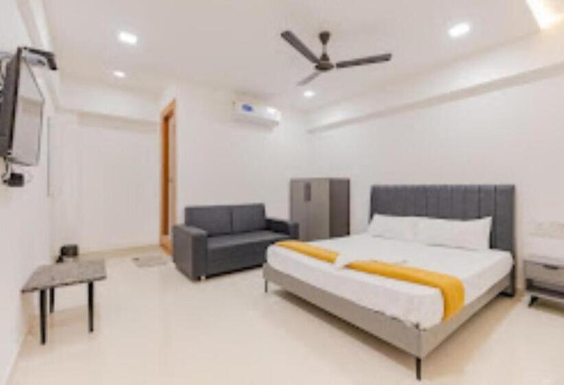 Lennox Hotel , Surat