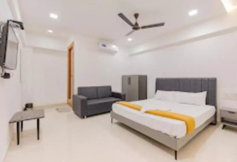 Lennox Hotel , Surat