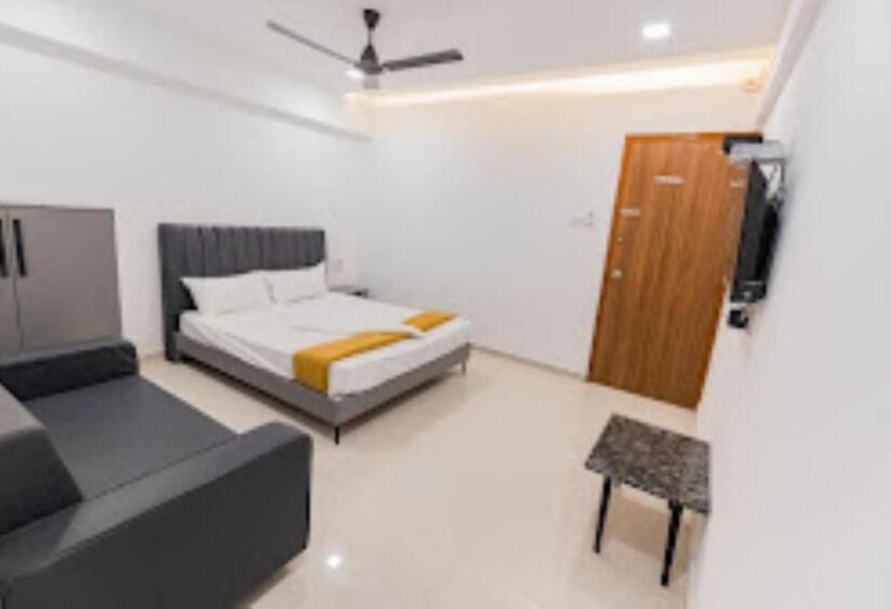 Lennox Hotel , Surat