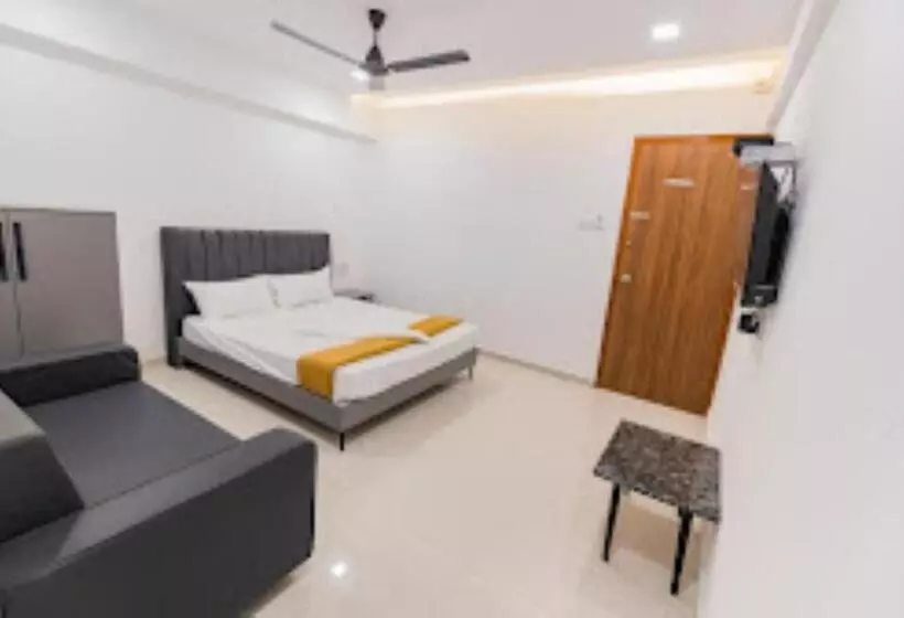 Lennox Hotel , Surat