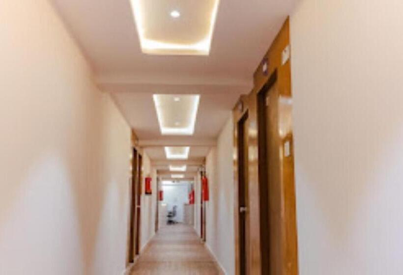 Lennox Hotel , Surat