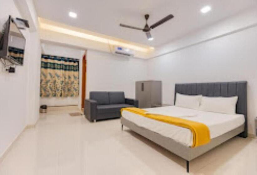 Lennox Hotel , Surat