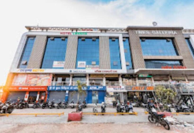 Lennox Hotel , Surat