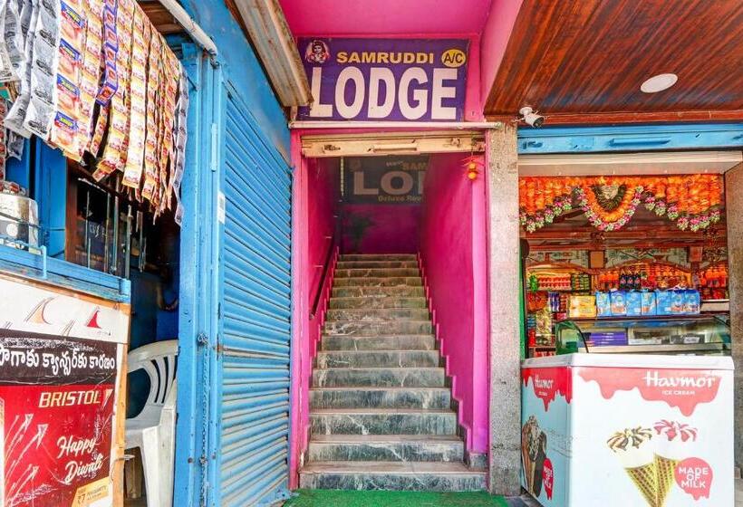 Oyo Flagship Hotel Samruddhi Lodge