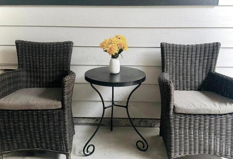 پانسیون Blissful Stay In Surrey Suite 2