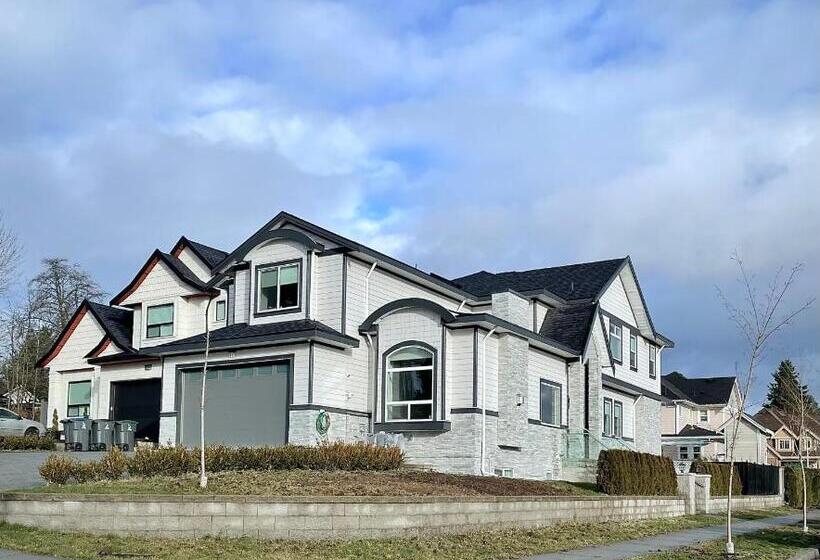 پانسیون Blissful Stay In Surrey Suite 2