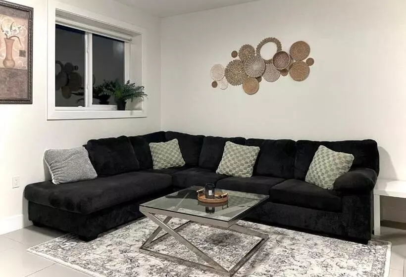 Majatalo Blissful Stay In Surrey Suite 2