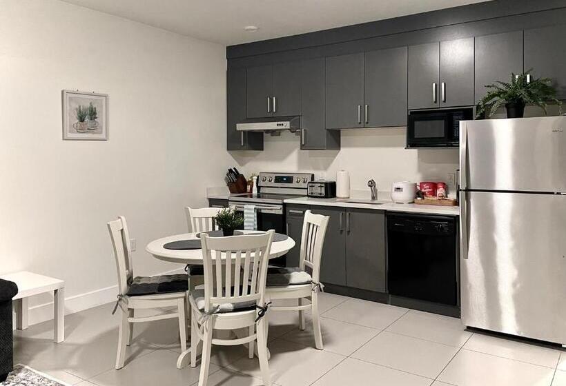 پانسیون Blissful Stay In Surrey Suite 2