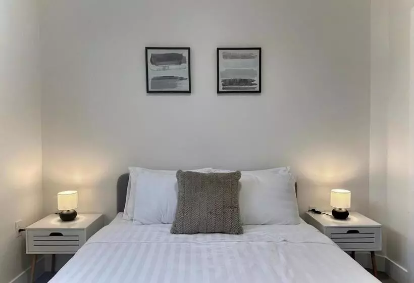 Majatalo Blissful Stay In Surrey Suite 2