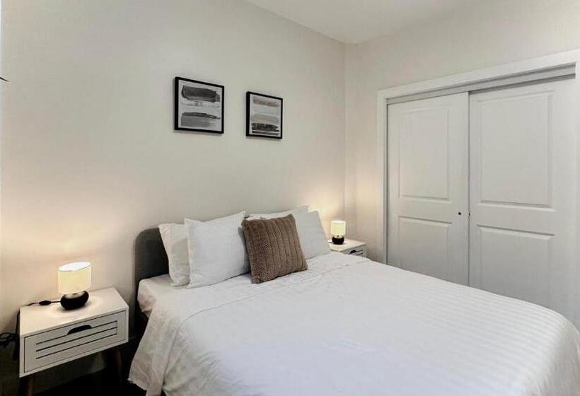 پانسیون Blissful Stay In Surrey Suite 2