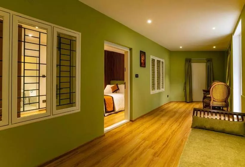 استراحتگاه Makayiram Retreat
