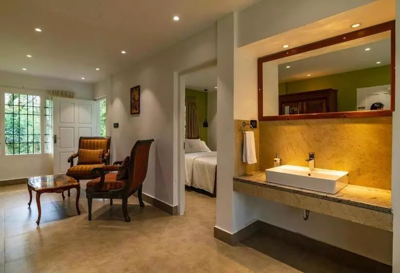 استراحتگاه Makayiram Retreat