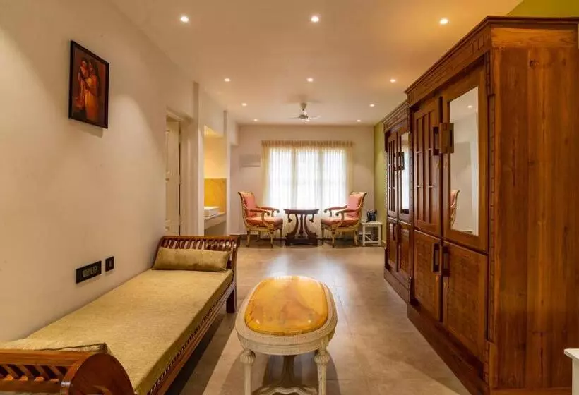 استراحتگاه Makayiram Retreat