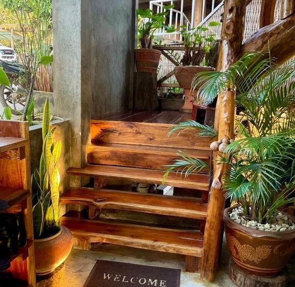 리조트 Sakadburi Homestay